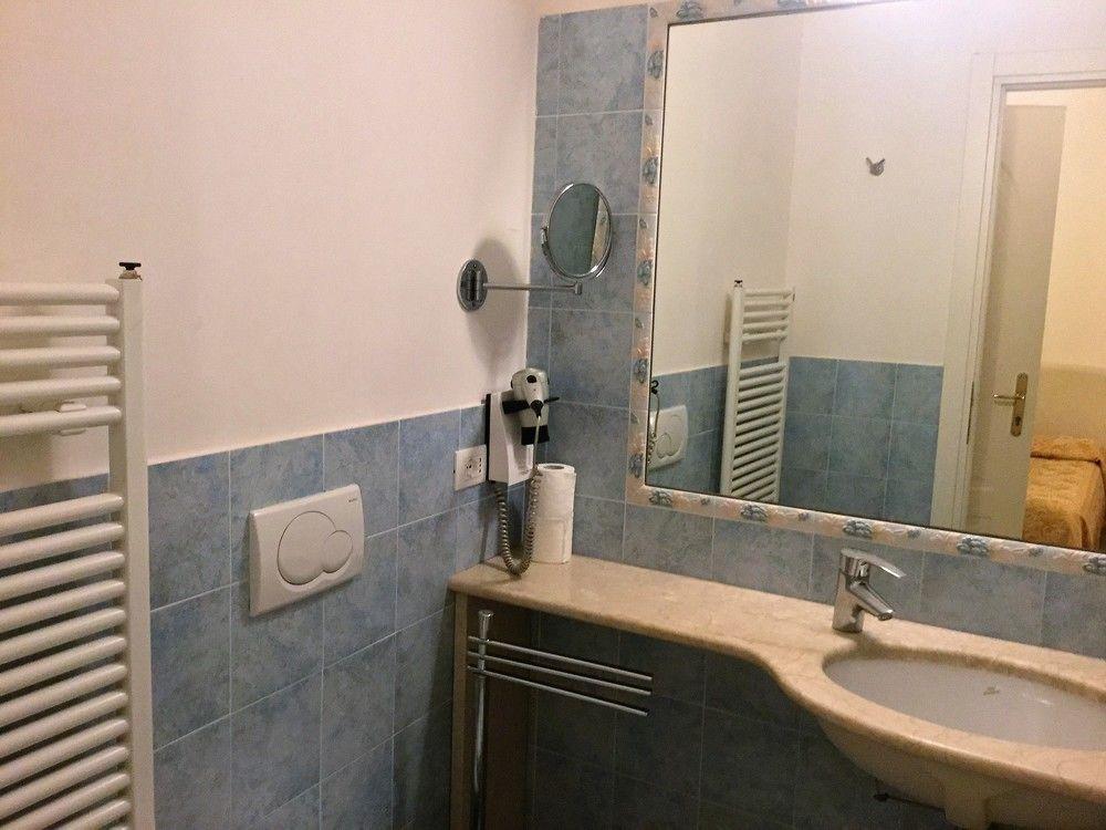 Residenza Due Torri Check In Presso Hotel Centrale Vicolo Cattani 7 Μπολόνια Εξωτερικό φωτογραφία